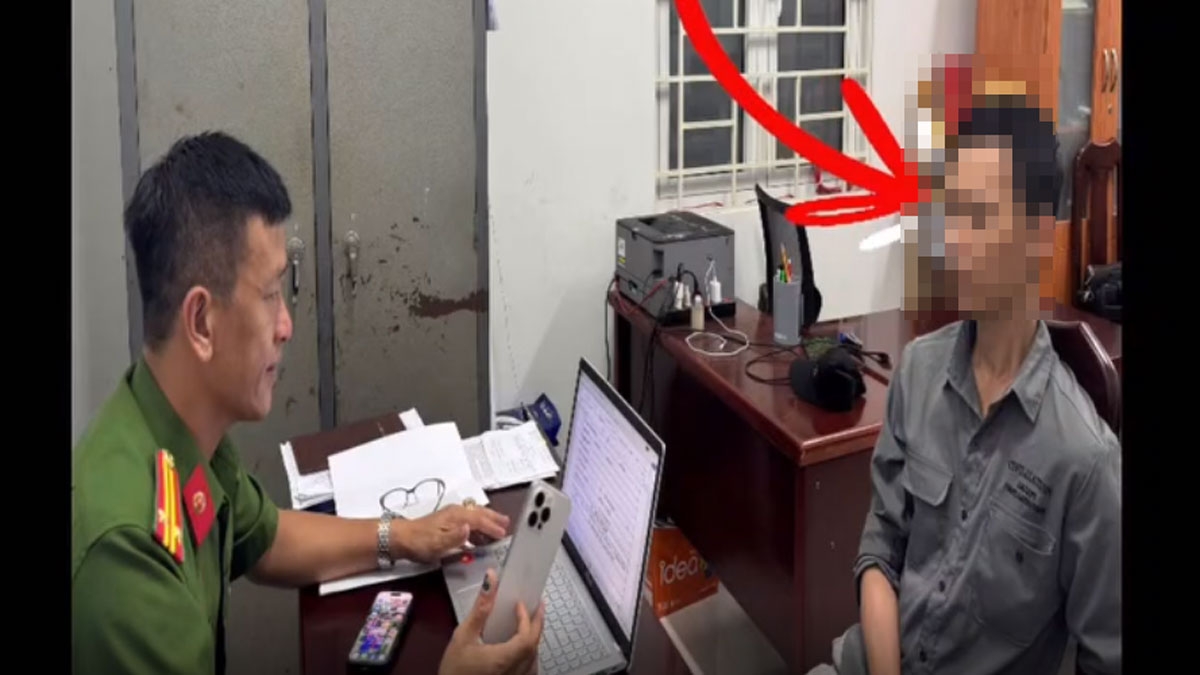 Tài tại cơ quan công an (ảnh: CA)