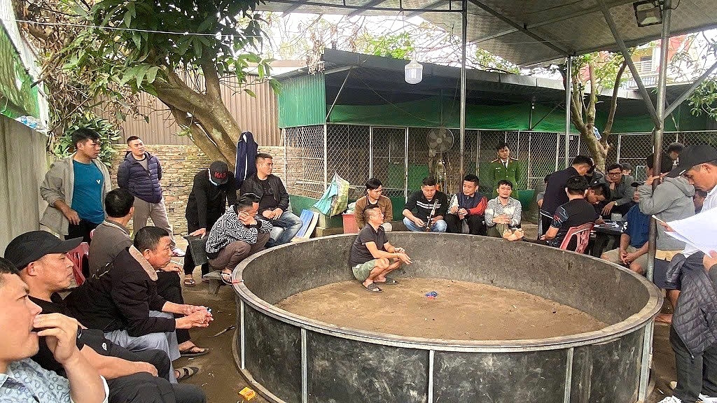 Hiện trường vụ đánh bạc. (Ảnh: Công an Nghệ An).