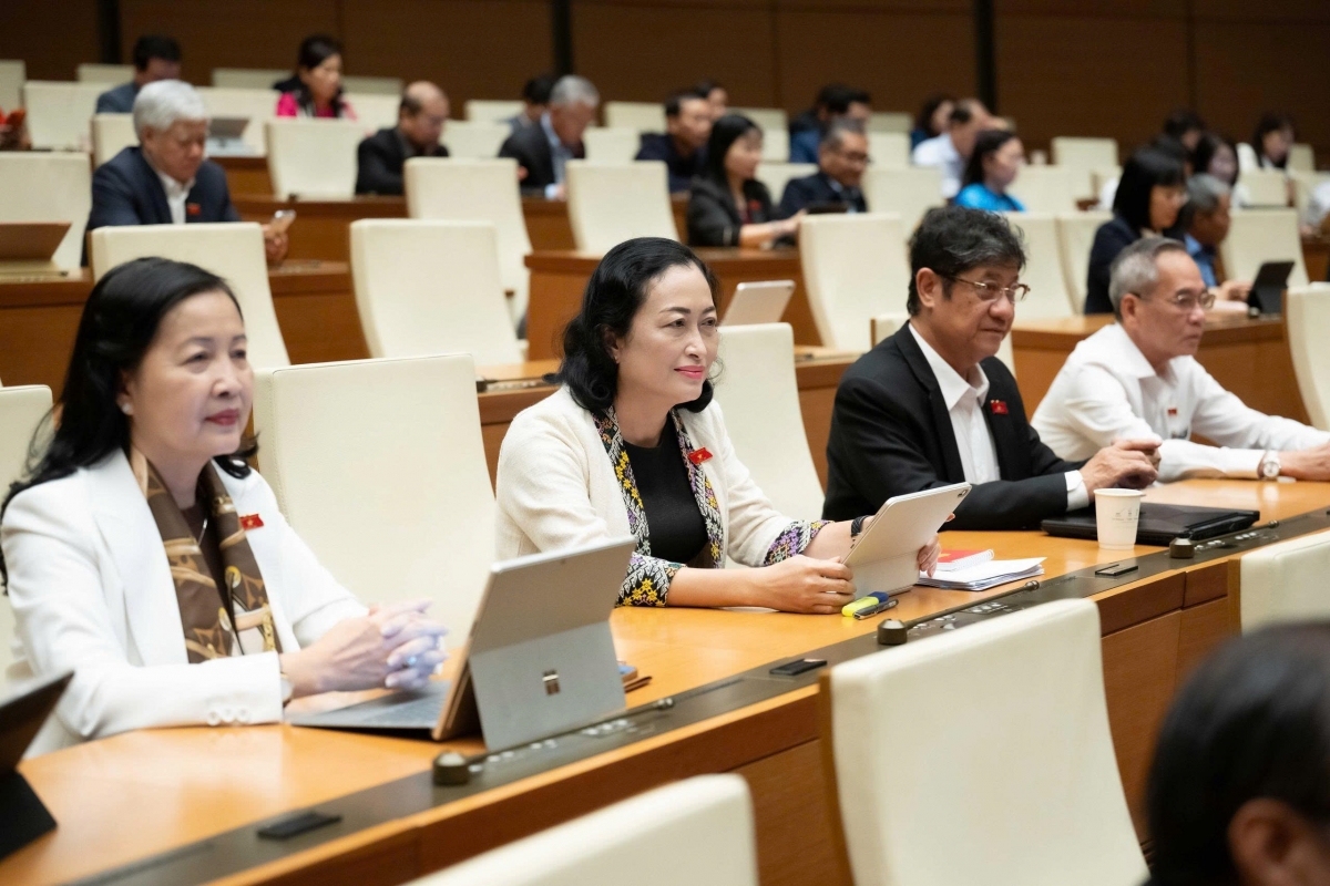 Chiều 3/12/2025, Quốc hội biểu quyết thông qua Luật Tình trạng khẩn cấp (Ảnh: Quốc hội)