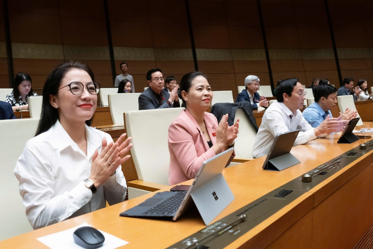 Ngày 10/12/2025, Quốc hội biểu quyết thông qua nhiều luật. Ảnh Quốc hội 