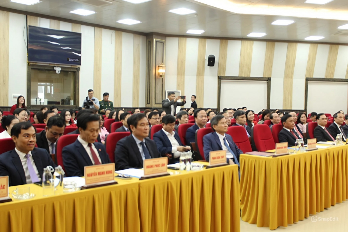 Các đại biểu dự hội nghị.