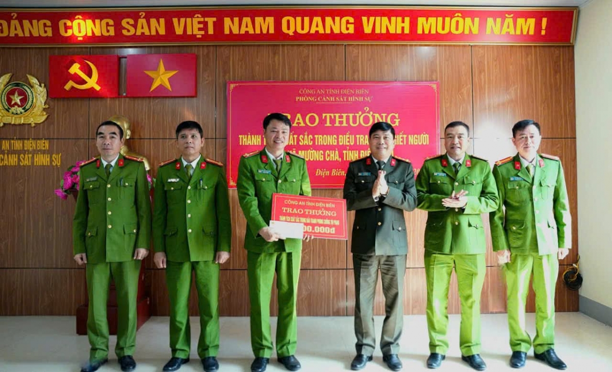 Đại tá Vũ Văn Đấu, Giám đốc Công an tỉnh Điện Biên biểu dương lực lượng phá án