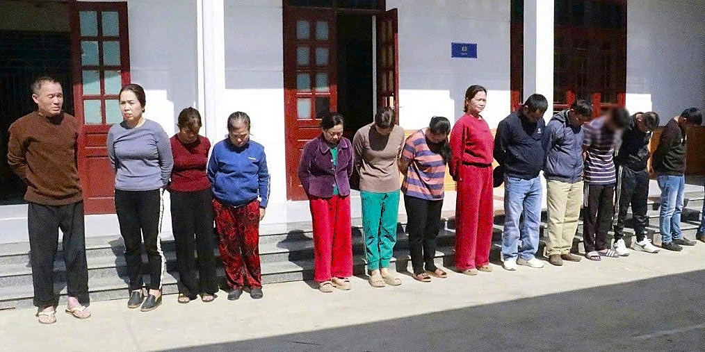 Các đối tượng trong ổ nhóm đánh bạc bị bắt giữ. (Ảnh: Công an Nghệ An).