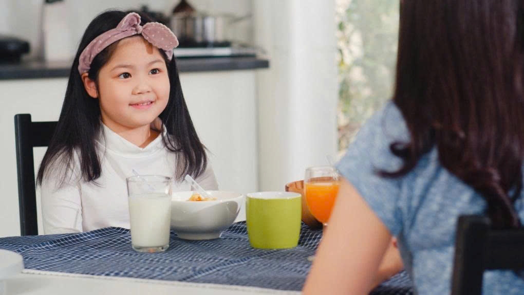 Việc can thiệp kịp thời giúp hạn chế ảnh hưởng của dậy thì sớm đến thể chất và tâm lý trẻ (Ảnh: Freepik)