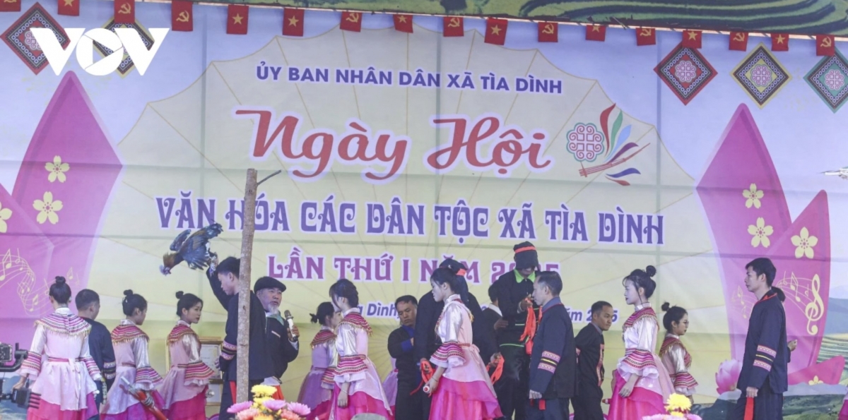 At the same time, on the morning of December 27, the first Ethnic Cultural Festival of Tia Dinh commune in 2025 officially opens at the commune stadium, drawing enthusiastic participation from local residents.