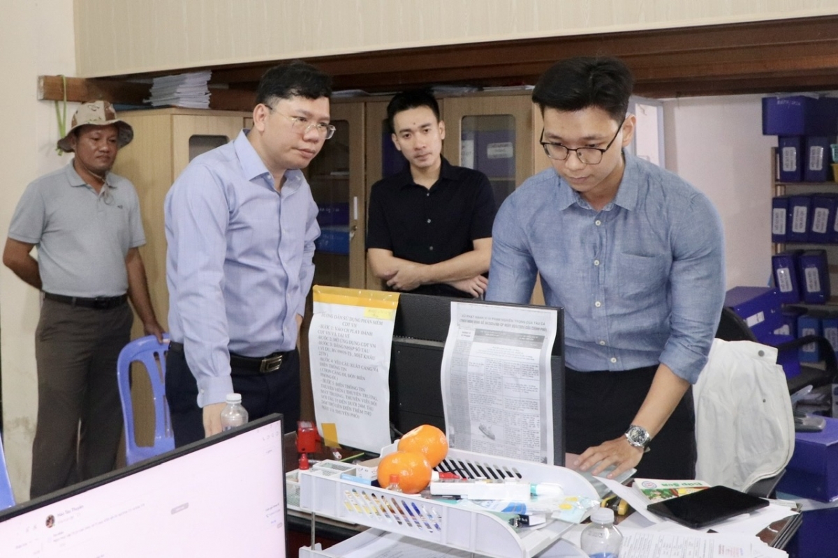 Phó Chủ tịch UBND TP.HCM kiểm tra công tác quản lý tàu cá tại các cảng cá