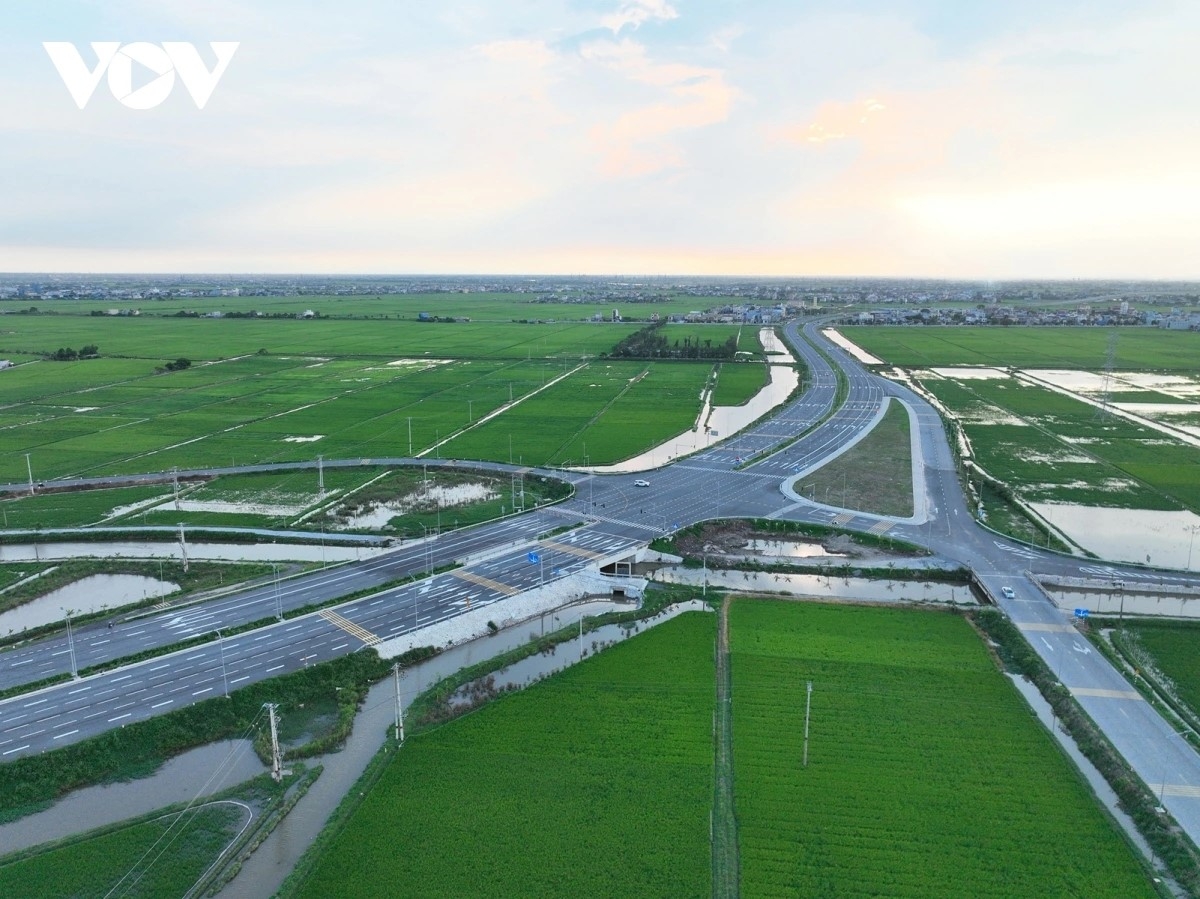 Tuyến đường Nam Định - Lạc Quần - ven biển  do Ban Quản lý dự án đầu tư xây dựng Nam Định làm chủ đầu tư