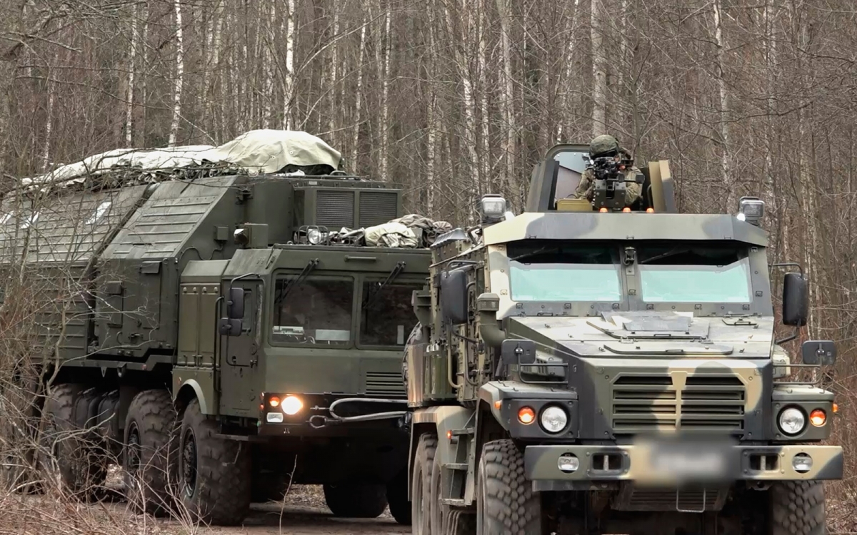Đoàn xe quân sự chở tên lửa đạn đạo Oreshnik. Ảnh: Bộ Quốc phòng Nga.