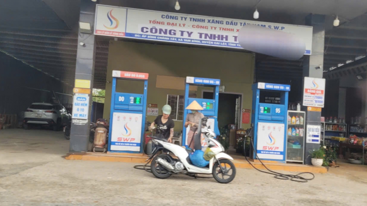 Nhiều cửa hàng kinh doanh xăng dầu lâu năm hoạt động ổn định nay phải chuyển đổi mục đích sử dụng đất