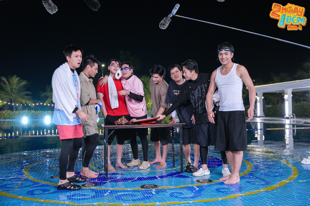 Phần thi bơi tiếp sức