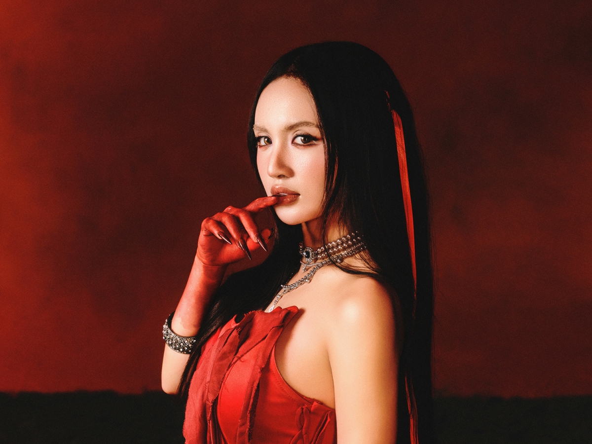 LEXXY là con gái của ca sĩ, nhạc sĩ Mars Anh Tú và nữ vận động viên wushu Thúy Hiền