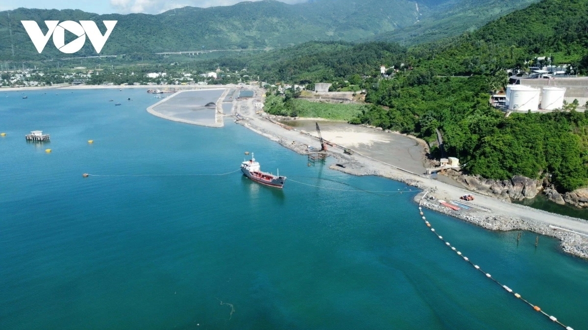 Dự án Khu bến cảng Liên Chiểu đang xây dựng gắn với Khu Thương mại tự do Đà Nẵng