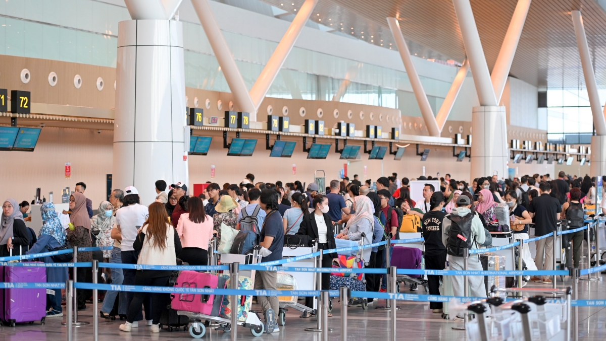 Dự báo lượng khách qua sân bay Tân Sơn Nhất tăng cao trong dịp Tết Dương lịch 2026 (ảnh: L.T)
