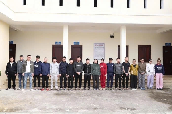 Những kẻ trong đường dây lừa đảo xuyên quốc gia vừa bị triệt phá, bắt giữ. (Ảnh: Công an Hà Tĩnh)