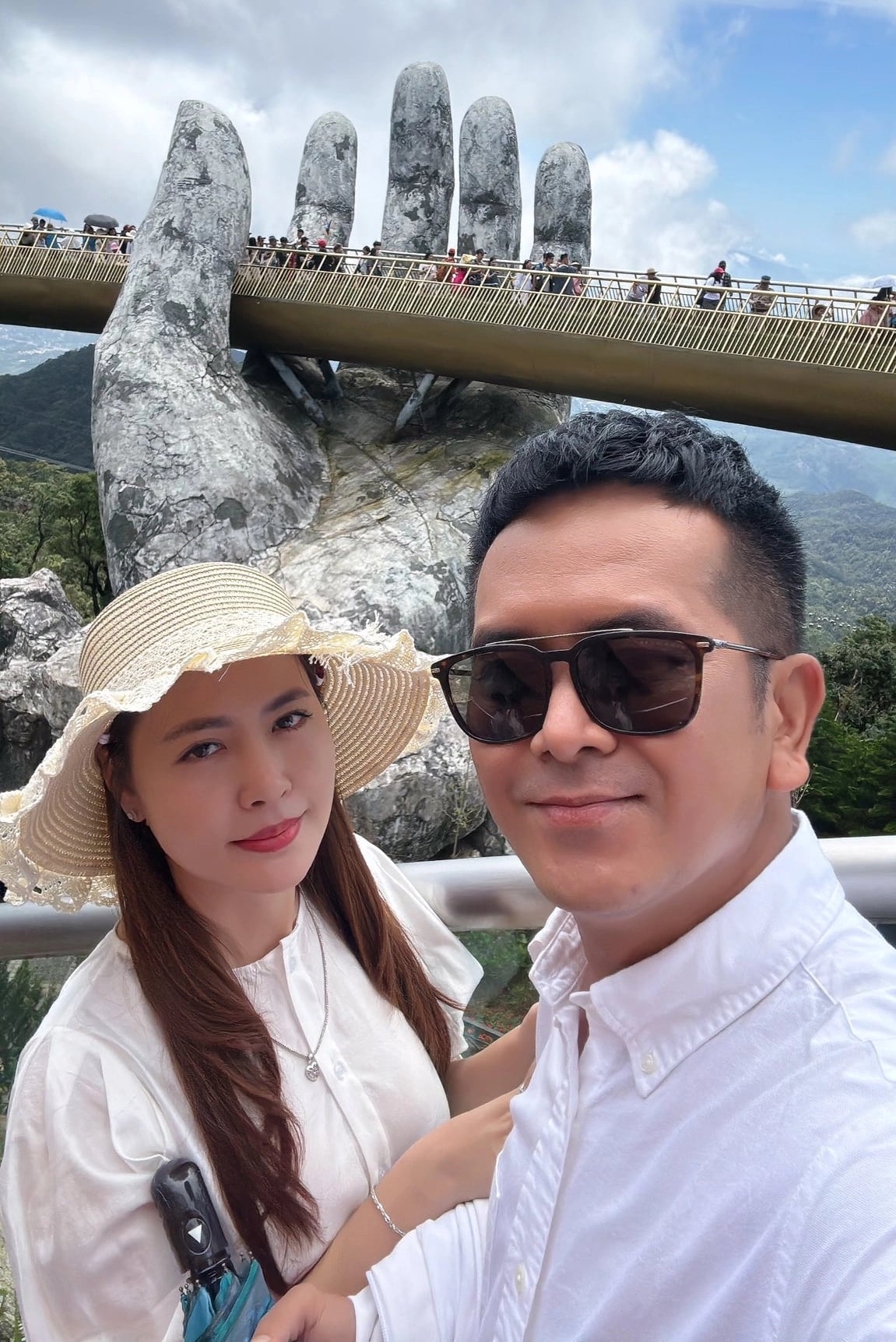 Sau nhiều lận đận, ở tuổi 42, diễn viên Hùng Thuận tận hưởng cuộc sống sung túc, hôn nhân ngọt ngào bên vợ mới cưới Tuệ Tâm.