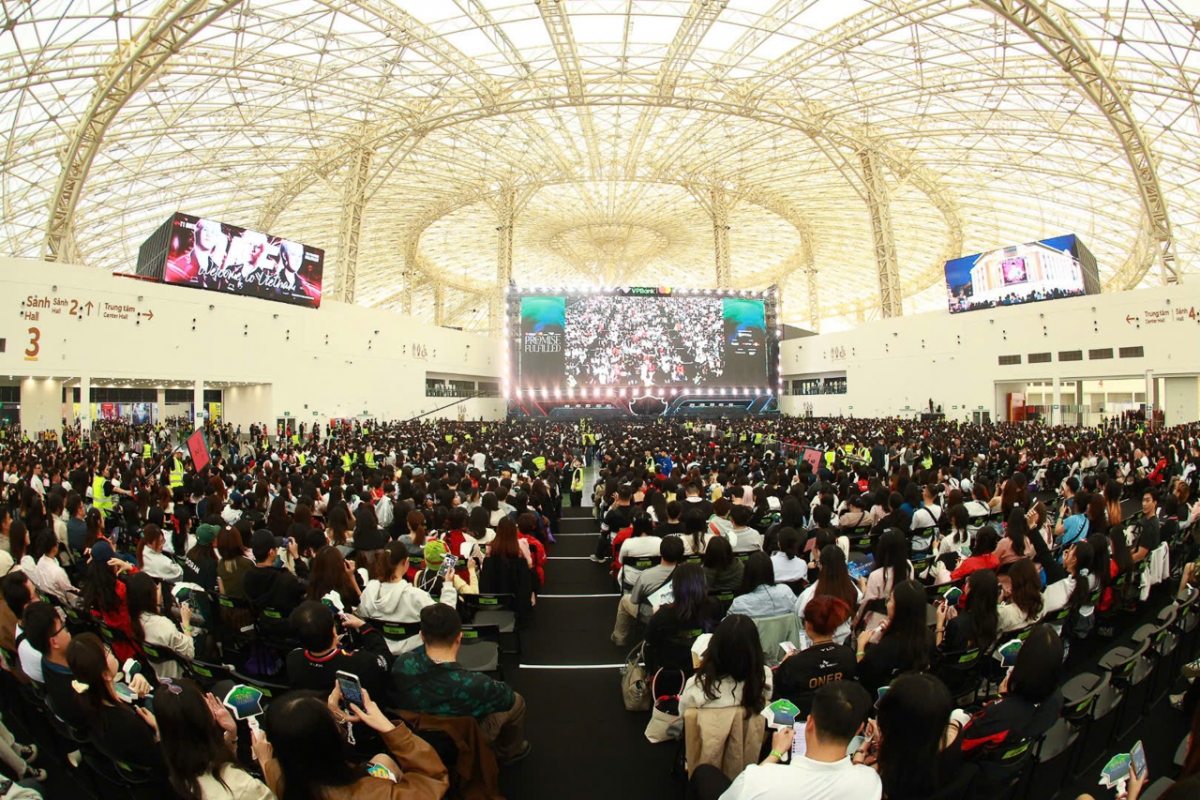 Không khí sôi động tại sự kiện.