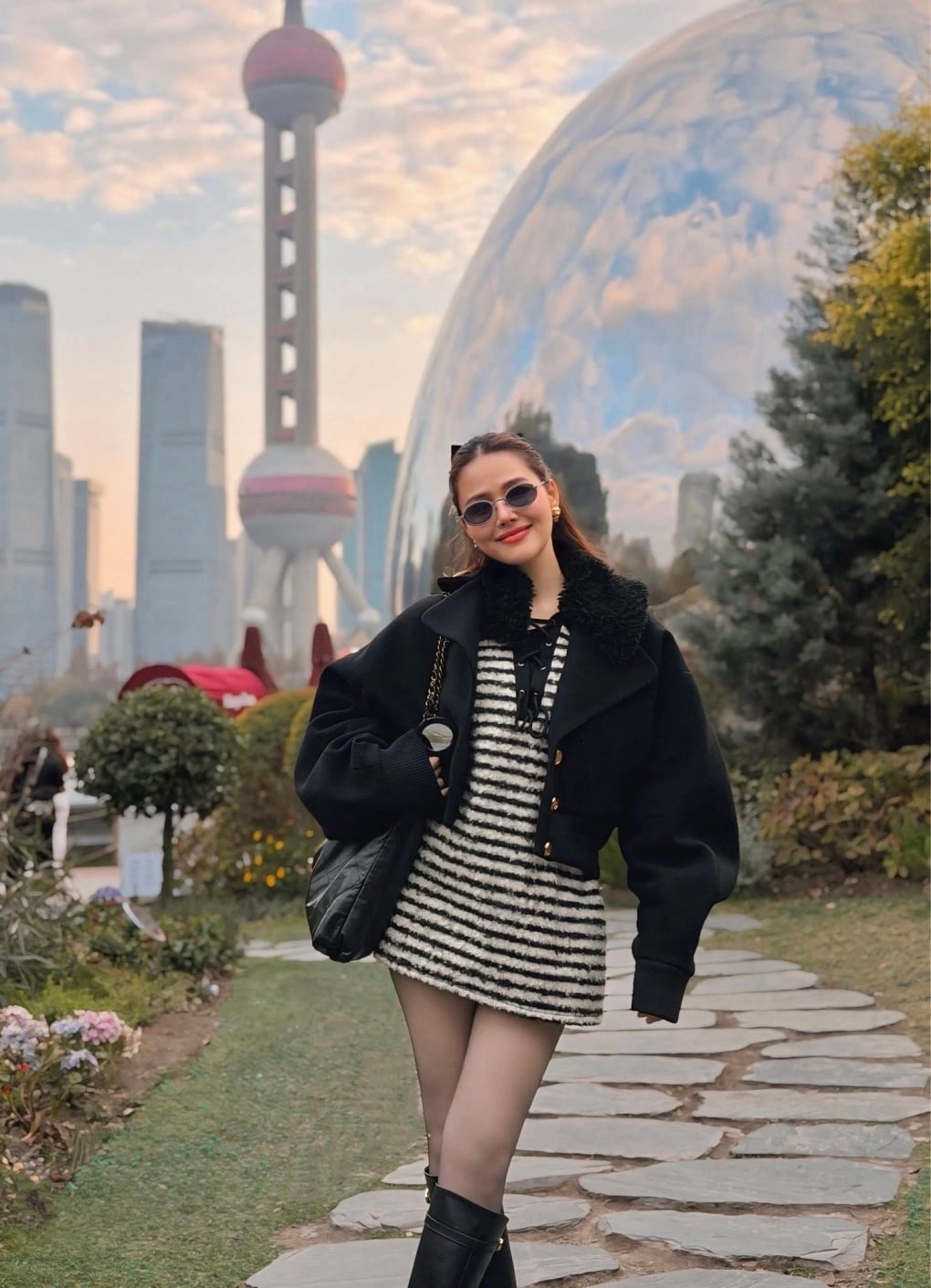 Diễn viên Phanh Lee cảm ơn ông xã - doanh nhân Nguyễn Thành Nam - đã chăm chỉ chụp ảnh cho vợ con trong kỳ nghỉ Giáng sinh ở Trung Quốc mới đây.