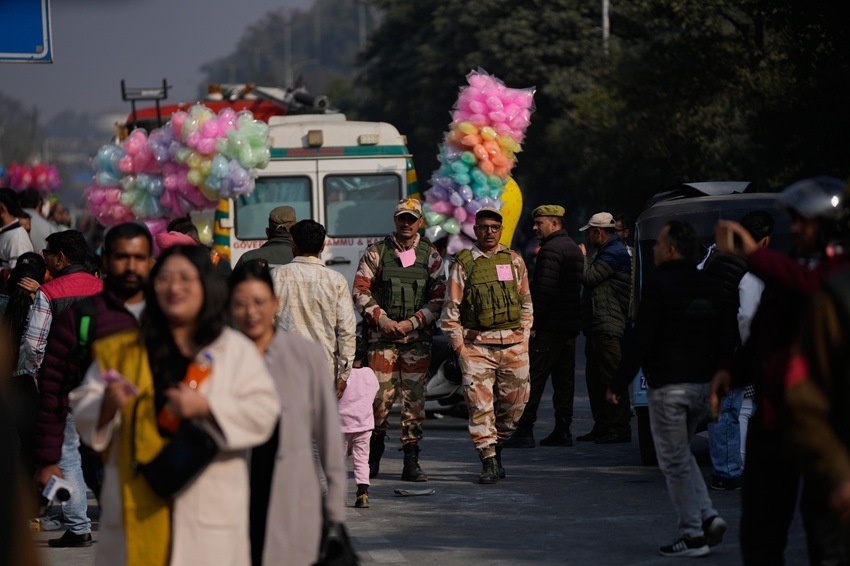 Gần 25.000 công dân Ấn Độ bị trục xuất trên toàn thế giới trong năm 2025. Ảnh: AP