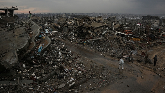 Cảnh hoang tàn ở Gaza sau hơn 2 năm diễn ra xung đột Israel-Hamas. Ảnh: AP