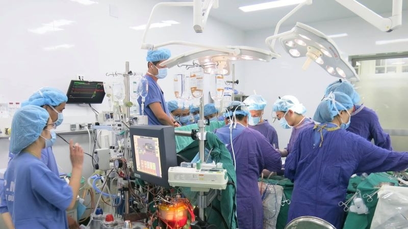 Các bác sĩ tiến hành ca ghép tạng tại Bệnh viện Hữu nghị Việt Đức. Ảnh: Bệnh viện cung cấp