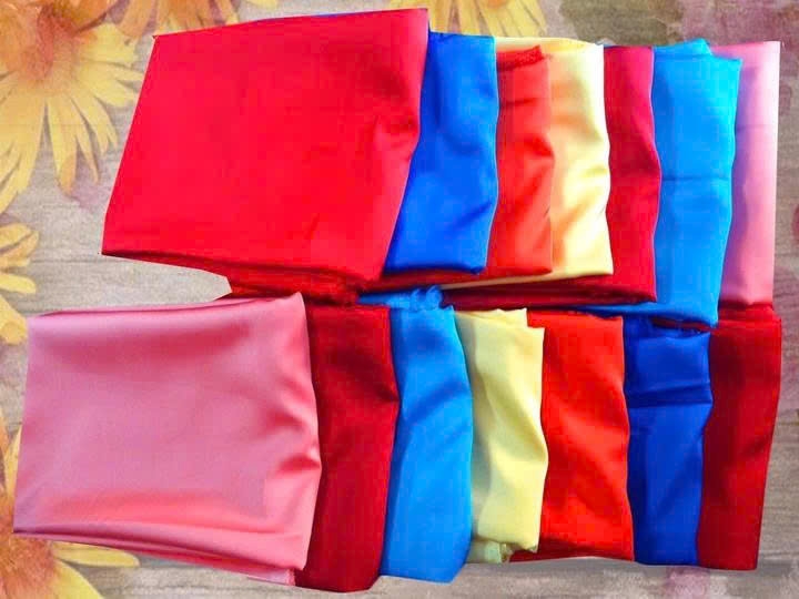 Giặt khô trang phục với chất liệu Satin là lựa chọn tối ưu giúp giữ được kết cấu mịn màng, rủ đẹp của chất liệu này (Ảnh: Bedding)