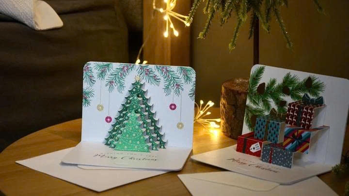 Những chiếc thiệp Giáng sinh đơn giản cũng không kém phần dễ thương. (Ảnh: AEON Mall)