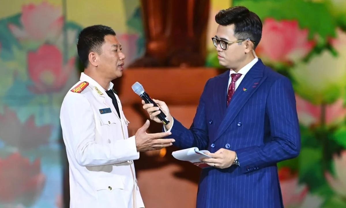 Thượng tá Lê Văn Thọ giao lưu tại Đại hội Thi đua yêu nước lần thứ XI.