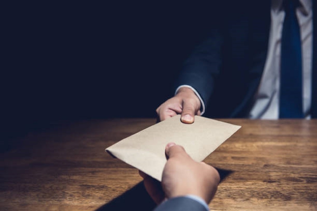 Cơ quan điều tra đề nghị những cá nhân đã chi tiền cho các đối tượng hoặc cán bộ liên quan sớm liên hệ làm việc trước ngày 31/12/2025.