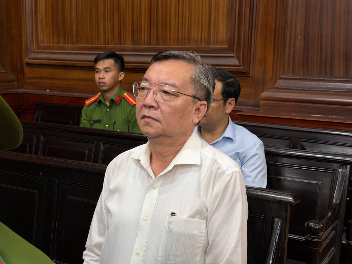 Bị cáo Lê Hồng Sơn (cựu Giám đốc Sở Giáo dục và Đào tạo TP.HCM) bị tuyên 3 năm tù cho hưởng án treo. (Ảnh: T.H)