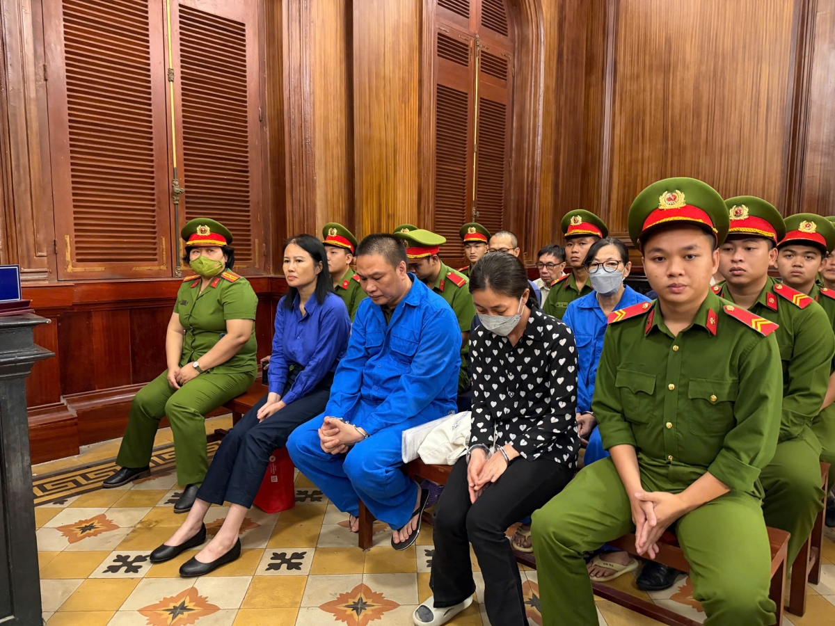 Các bị cáo tại phiên xét xử. Ảnh: T.H