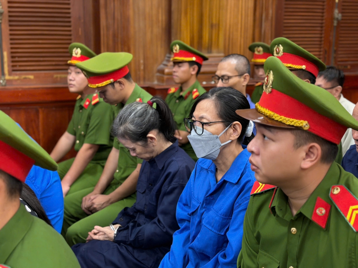 Ngoài bị cáo Nhàn, có 3 bị cáo gồm: Nguyễn Thị Tích, Trần Đăng Tấn và Lê Thanh Thy bị xét xử vắng mặt. (Ảnh: T.H)