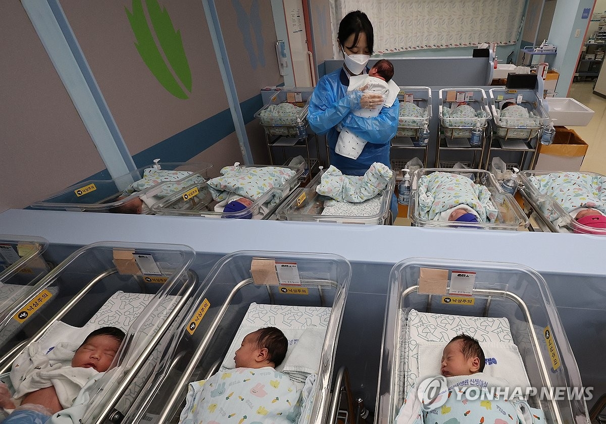 Tỷ lệ sinh đẻ của phụ nữ Hàn Quốc gia tăng tháng thứ 16 liên tiếp (ảnh Yonhap News)