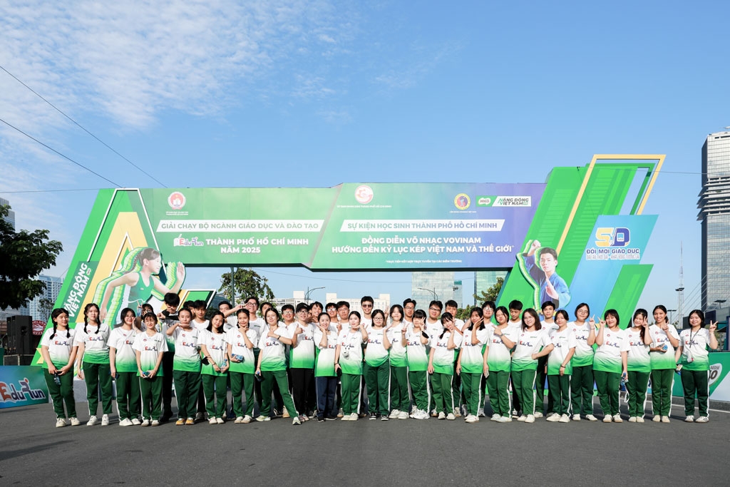 Hành trình chạy bộ của các em luôn sôi nổi tinh thần thể thao và đầy ắp tiếng cười