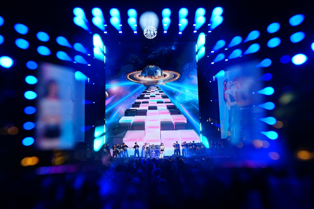 Lễ hội âm nhạc ngoài trời SYNC Fest 2025 thu hút hàng trăm khán giả trẻ