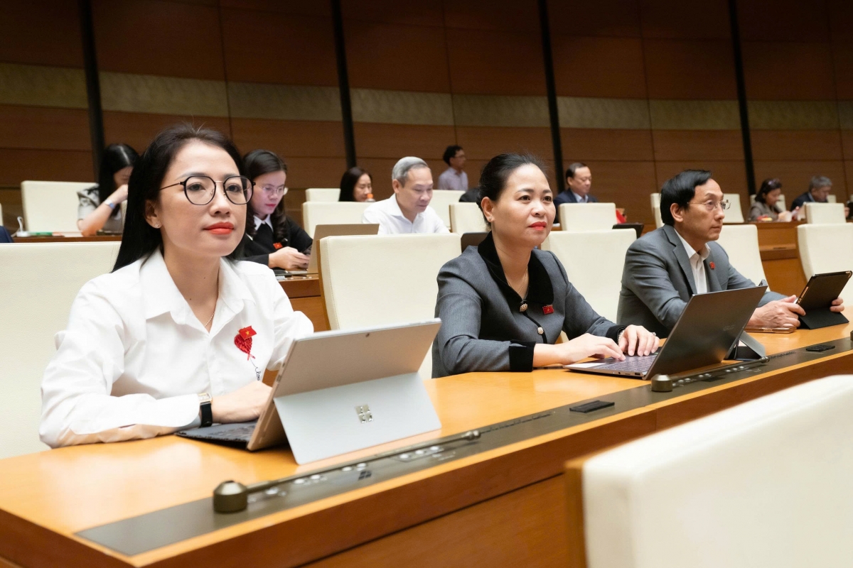 Ngày 9/12/2025:, Quốc hội họp phiên toàn thể tại hội trường nghe các báo cáo và báo cáo thẩm tra. Ảnh Quốc hội