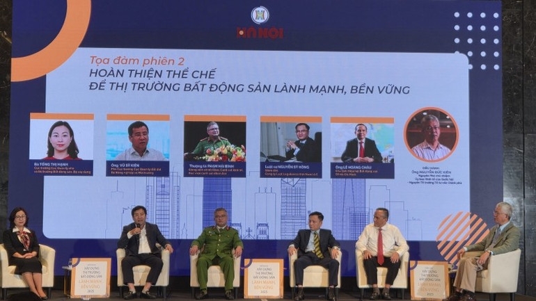 Nhà quản lý cùng các chuyên gia thảo luận về giải pháp cho thị trường bất động sản tại diễn đàn “Xây dựng thị trường bất động sản lành mạnh, bền vững 2025”.