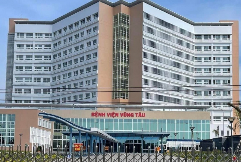 Các bị cáo dính vòng lao vì đã gây thiệt hại hơn 18 tỷ đồng, liên quan đến gói thầu mua sắm thiết bị phòng mổ hybrid cho Bệnh viện Đa khoa Vũng Tàu, trị giá gần 38 tỷ đồng.