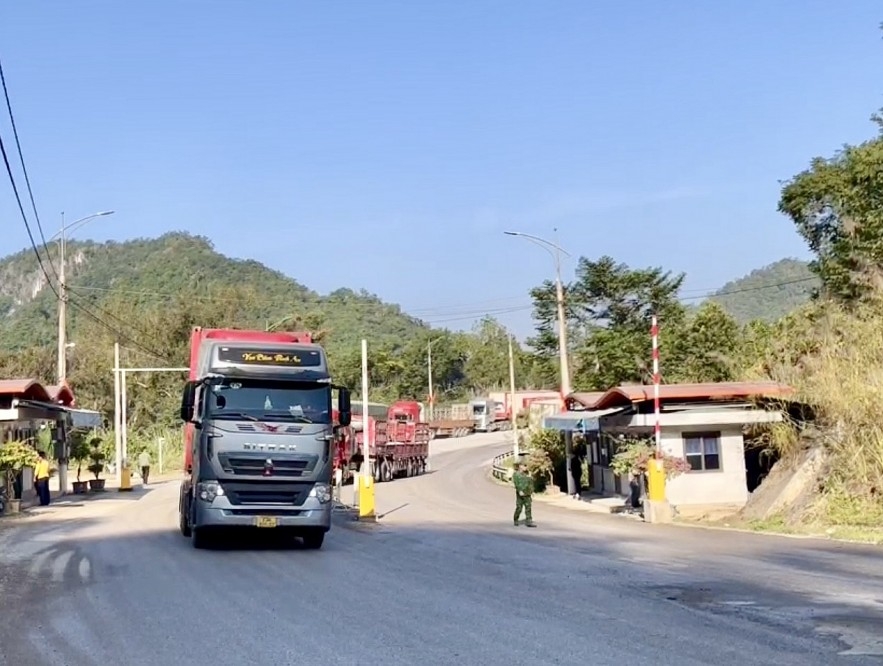 Hoạt động thông quan hàng hoá tại cửa khẩu Tân Thanh, Lạng Sơn trong chiều ngày 10/12/2025. Ảnh: HQLS