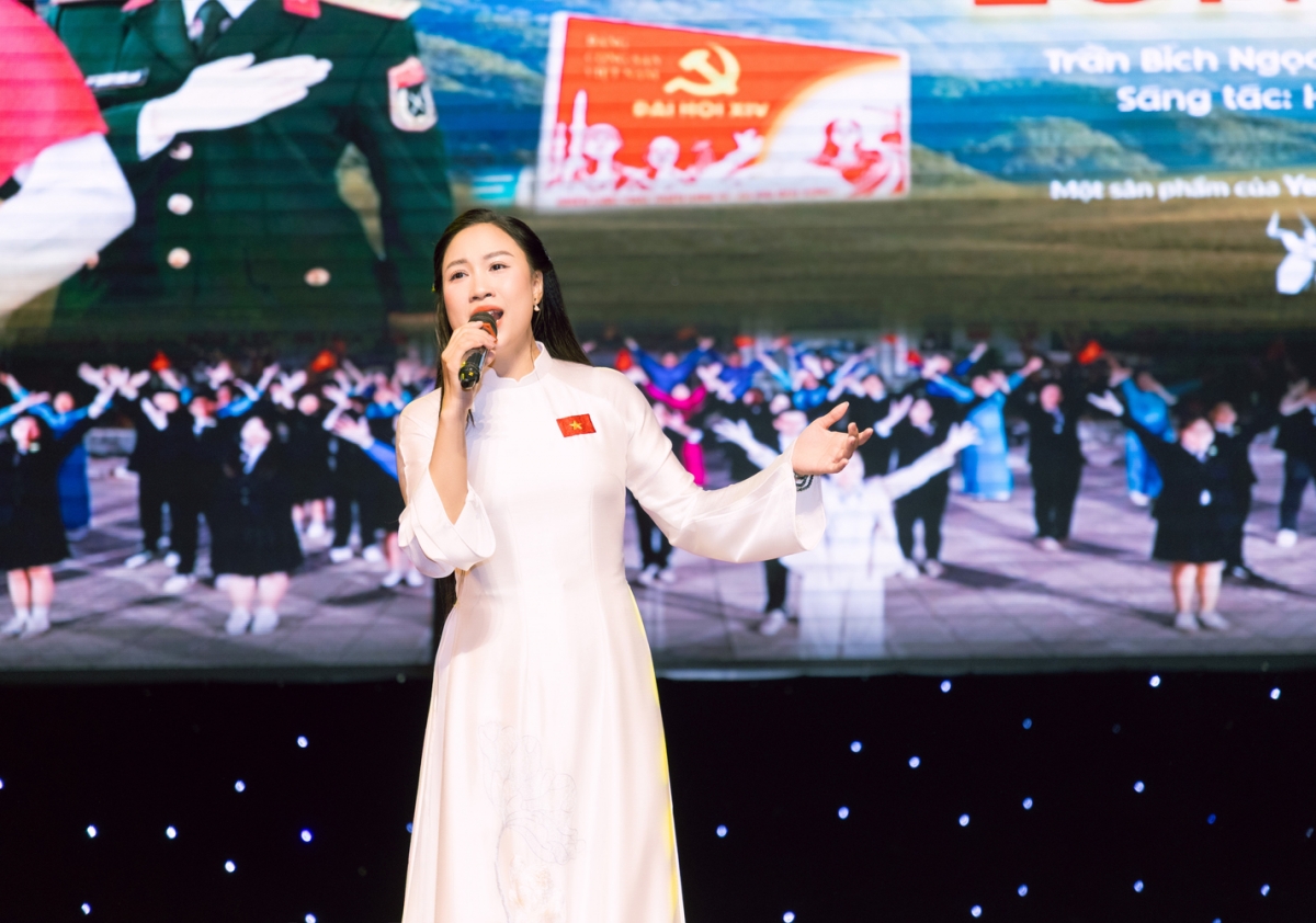 Ca sĩ Trần Bích Ngọc