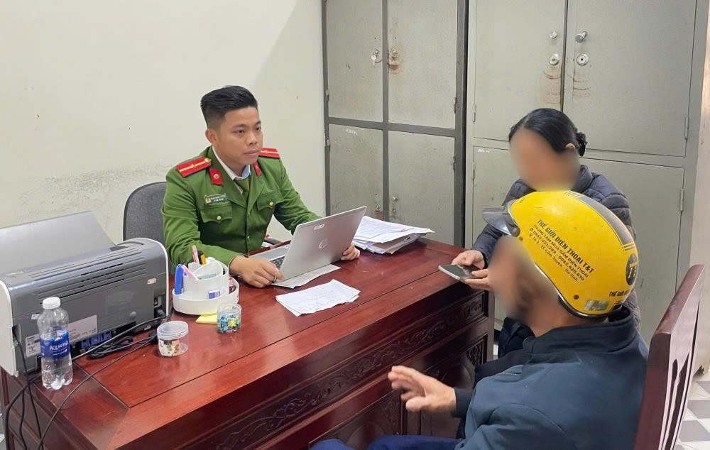 Vợ chồng ông bà trú tại Hà Tĩnh trình báo vụ việc. (Ảnh: Công an Hà Tĩnh)