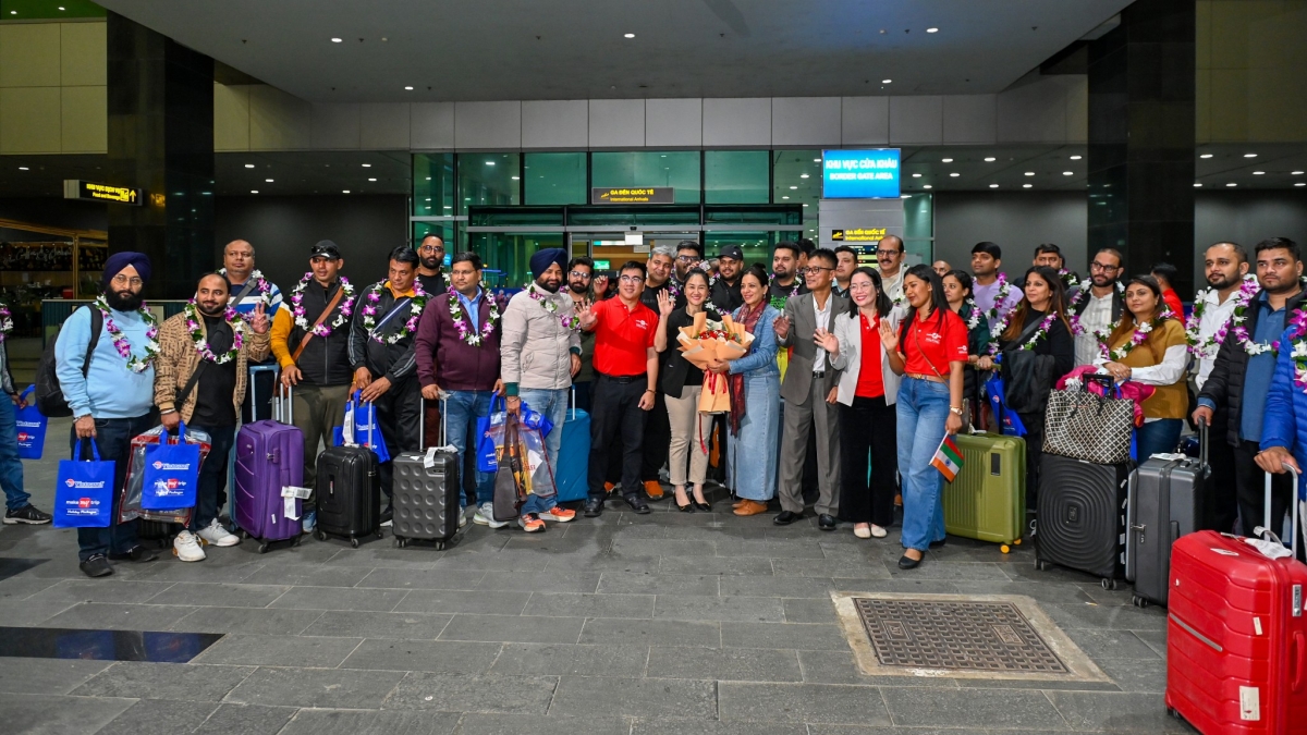 Đoàn khách Ấn Độ tại sân bay quốc tế Phú Quốc sáng 10/12. Ảnh: Phương Vy