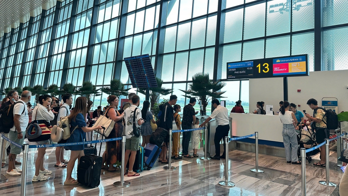Hành khách cần đến sân bay sớm trước 2 tiếng với chuyến bay quốc nội và 3 tiếng với chuyến bay quốc tế