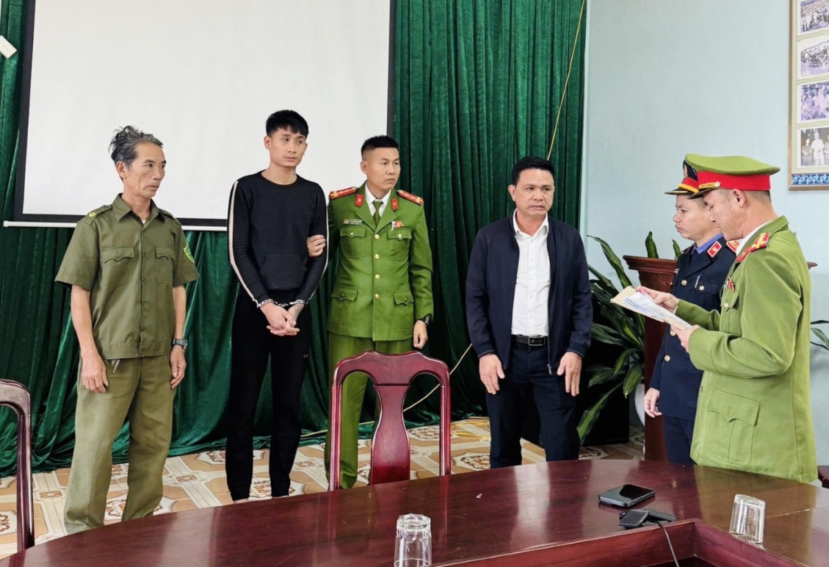 Khởi tố nam thanh niên dùng dao chém trúng cha đẻ