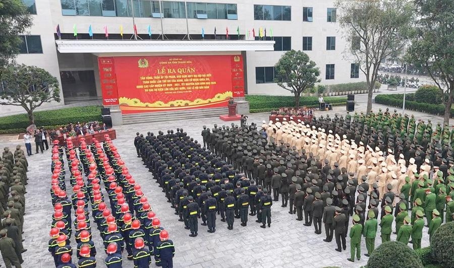 Toàn cảnh buổi lễ công an Thanh Hóa ra quân trấn áp tội phạm.