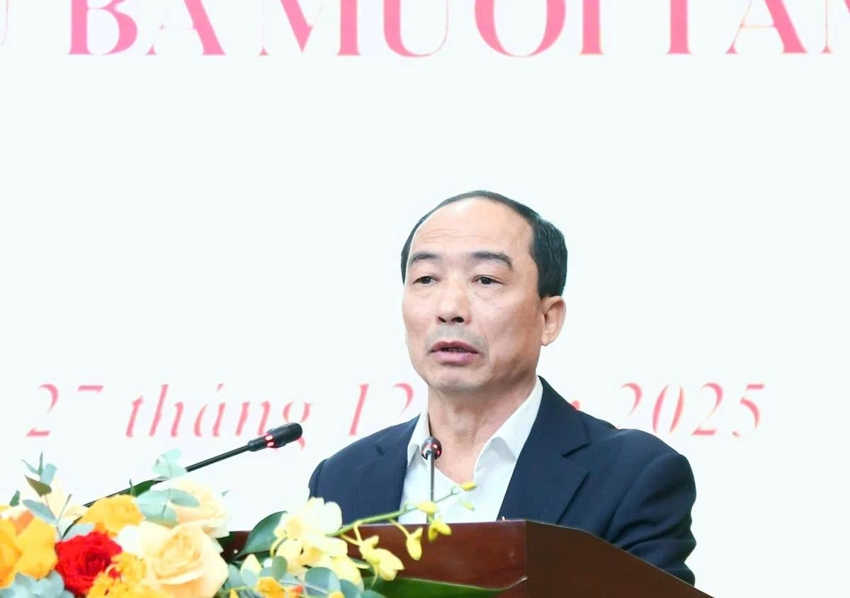 Phó Chủ tịch Thường trực HĐND tỉnh Lê Tiến Lam phát biểu bế mạc kỳ họp.