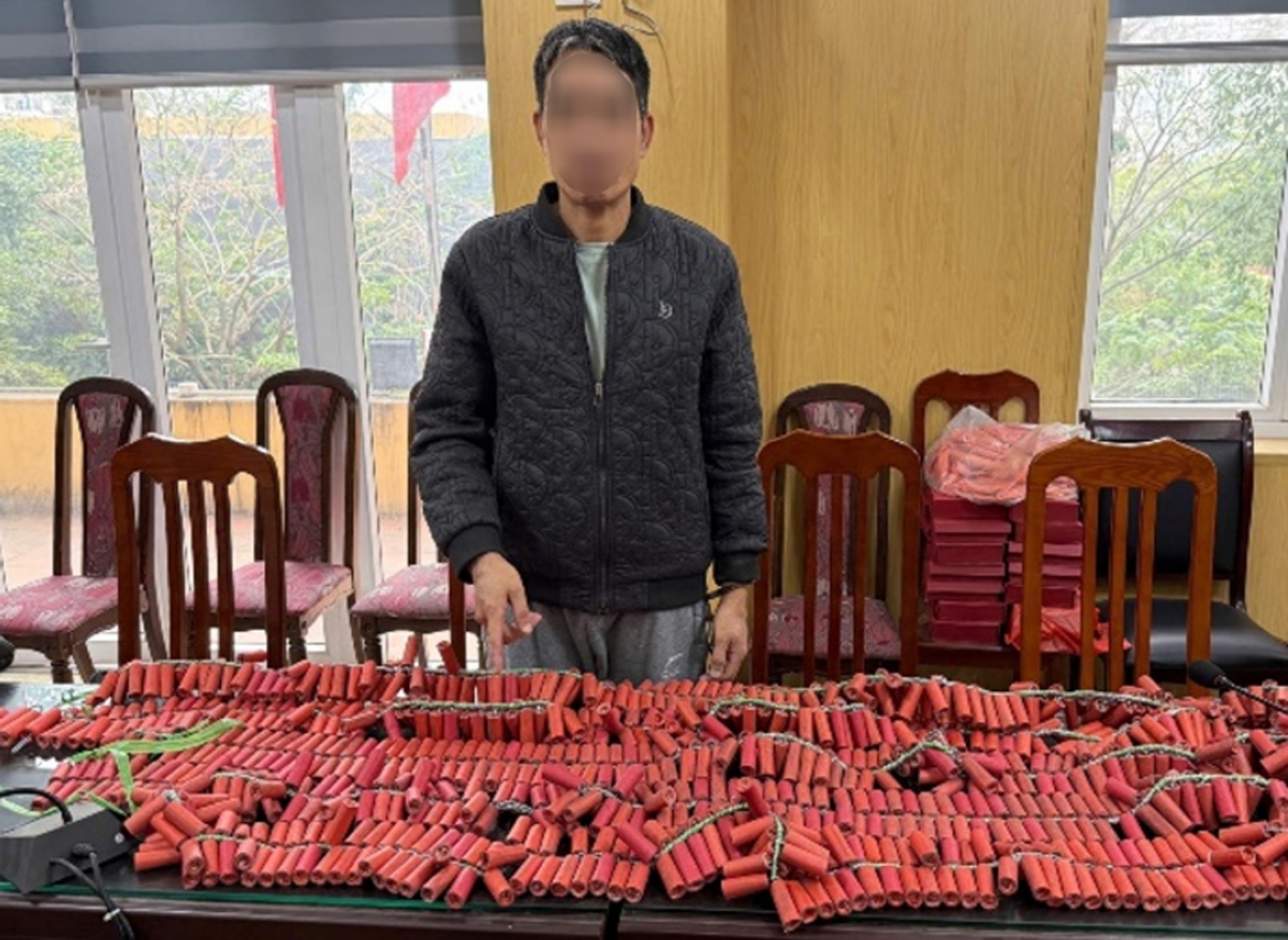 Đối tượng Nguyễn Kim Khánh cùng tang vật thu giữ