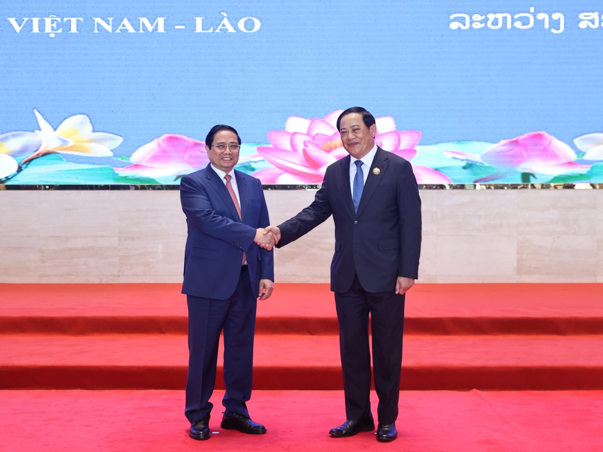 Thủ tướng Phạm Minh Chính và Thủ tướng Sonexay Siphandone (Ảnh: VGP/Nhật Bắc)