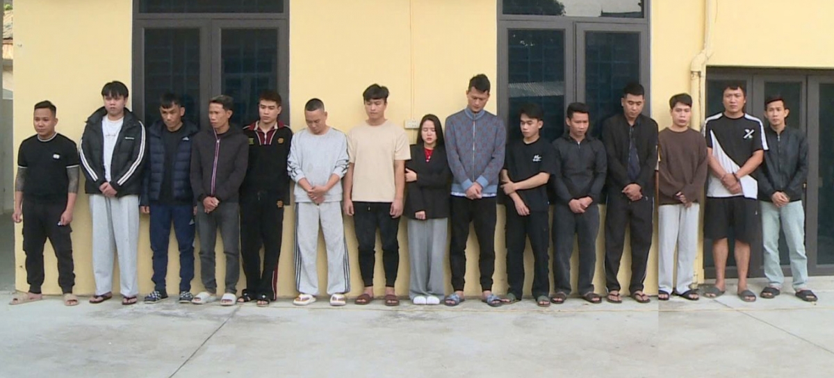 Các đối tượng trong đường dây lừa đảo tại cơ quan công an. (Ảnh: CACC)