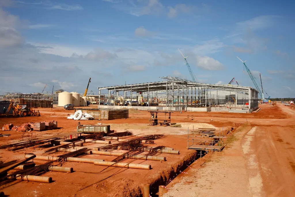 Cơ sở chế biến đất hiếm của Lynas trong quá trình xây dựng ở Kuantan, Malaysia hồi tháng 2/2011. Ảnh: NY Times