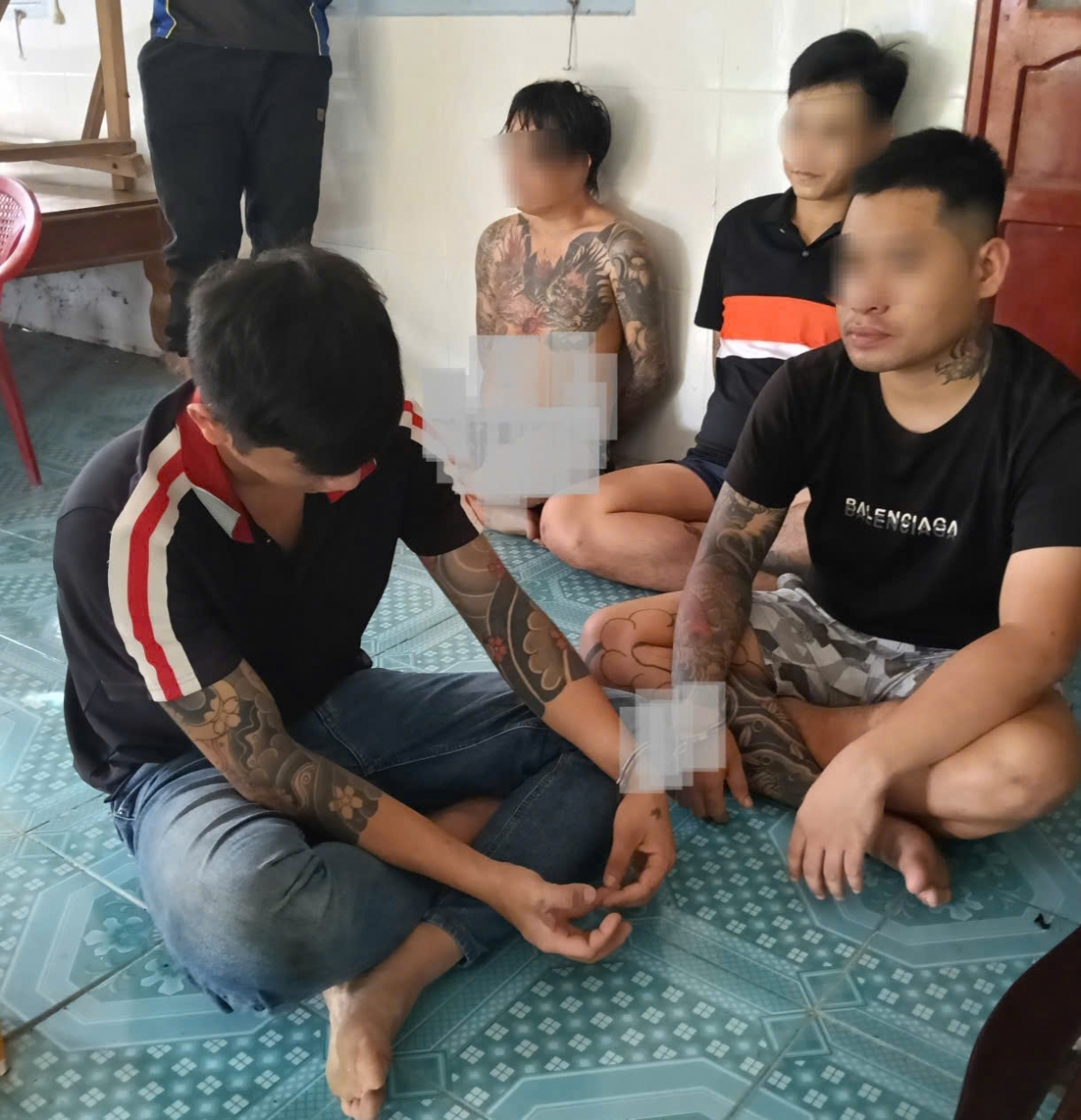 Các đối tượng sử dụng chất ma túy trái phép tại xã Vĩnh Bình.